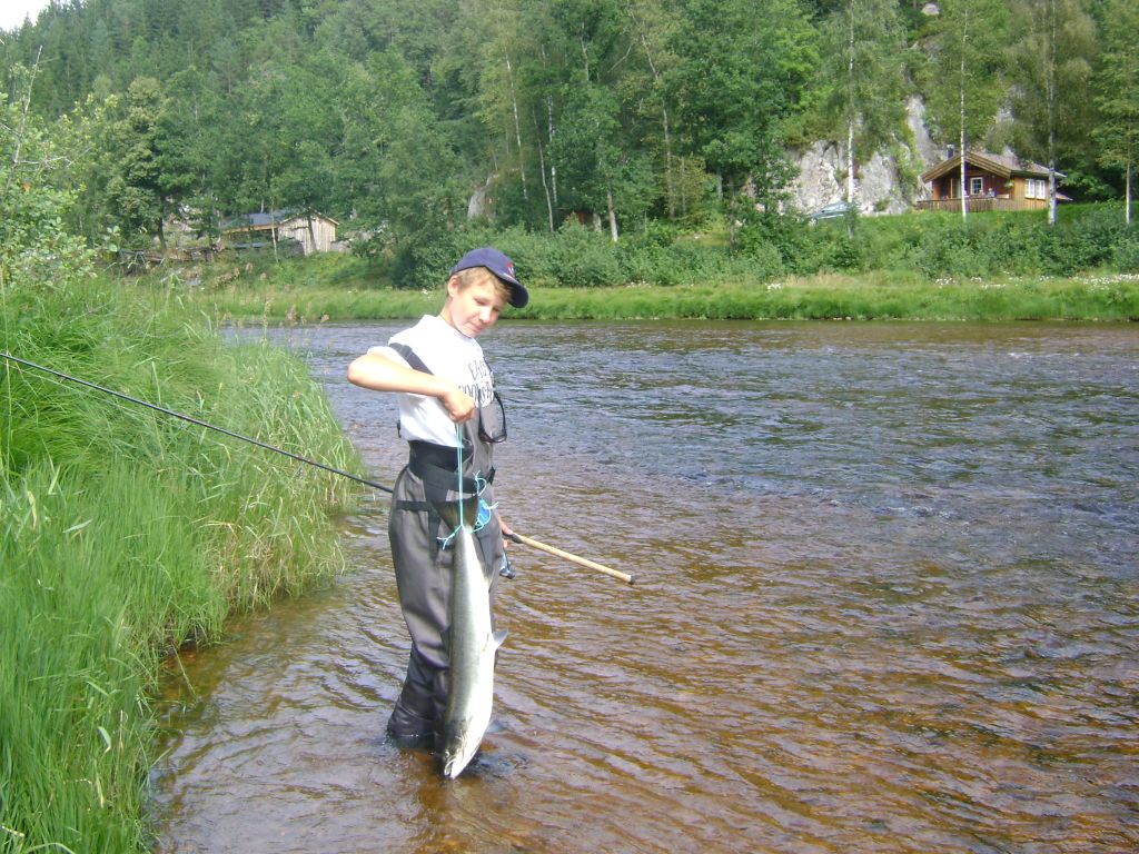 Mein Junior mit 14 Jahren und erstem Lachs